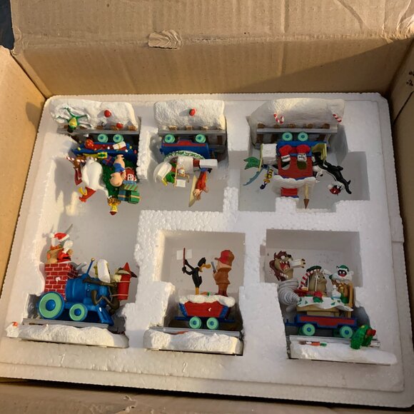 Vintage Danbury Mint Looney Tunes Christmas Express Train in Original Box - Picture 2 of 16
